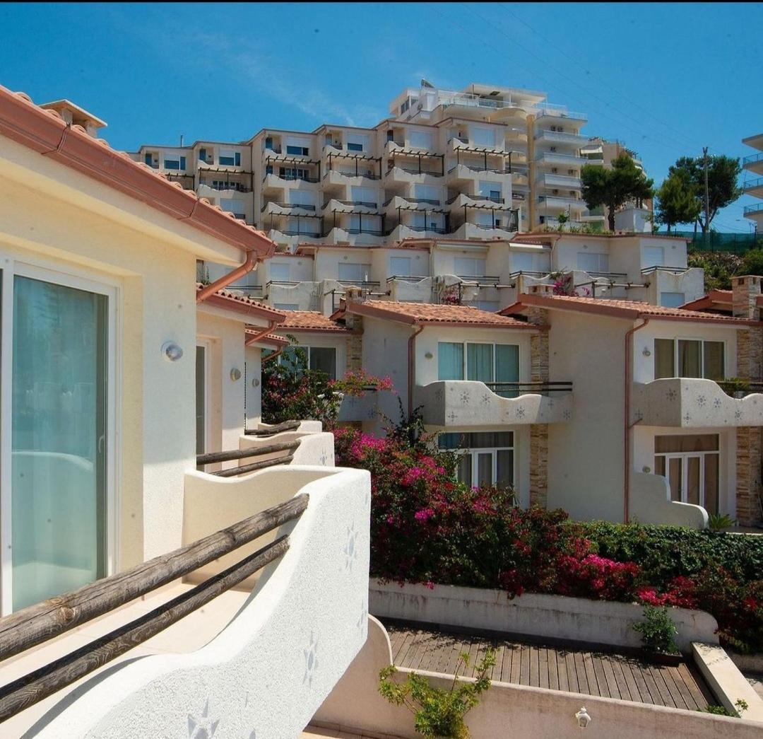 Bougainvill Sunset Villa Sarandë Buitenkant foto