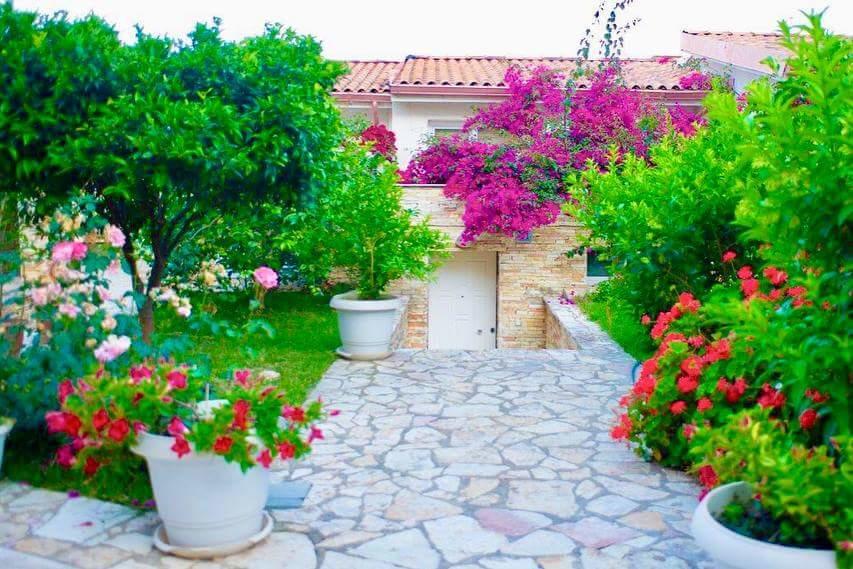Bougainvill Sunset Villa Sarandë Buitenkant foto