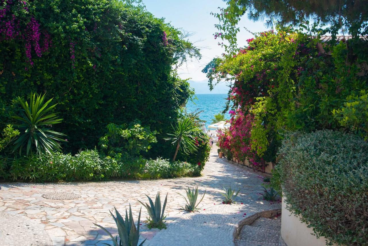 Bougainvill Sunset Villa Sarandë Buitenkant foto
